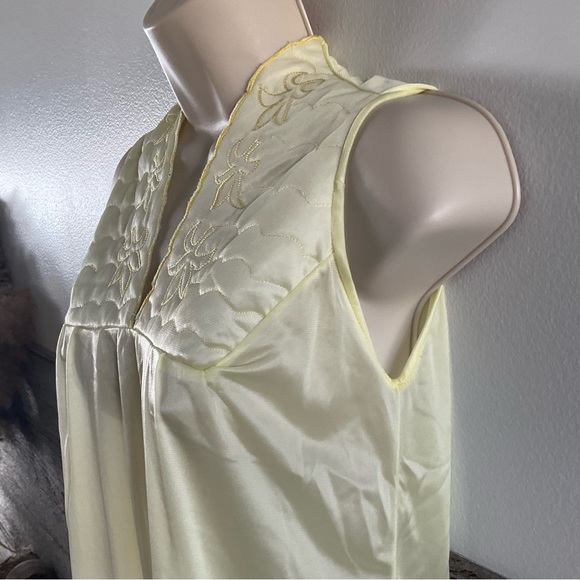 Asha yellow embroidered sleeveless lightweight nightgown size small (L1) - Picture 3 of 5